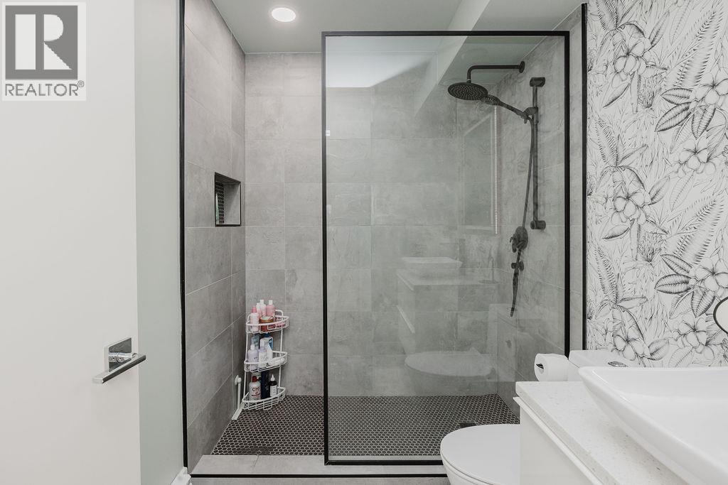 1 622 FARNHAM ROAD, Gibsons