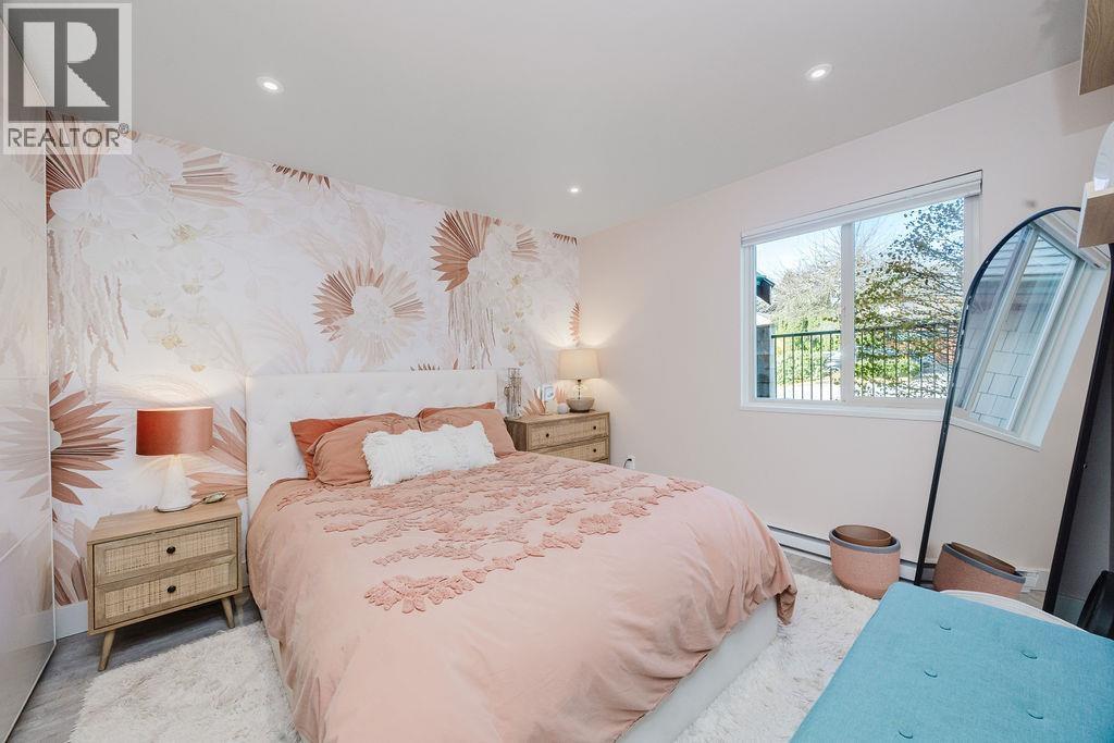 1 622 FARNHAM ROAD, Gibsons
