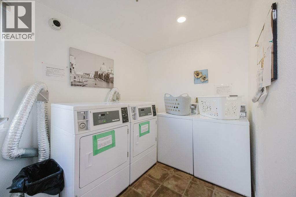 1 622 FARNHAM ROAD, Gibsons