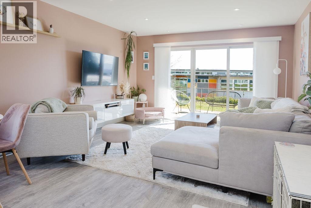 1 622 FARNHAM ROAD, Gibsons