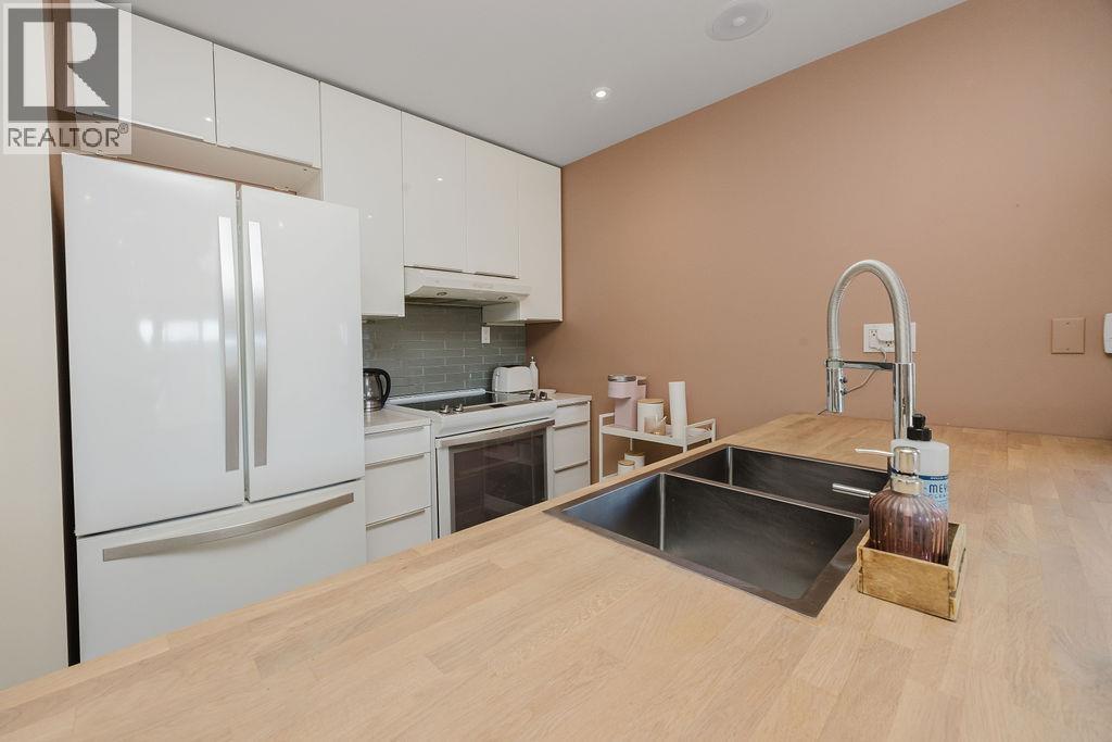 1 622 FARNHAM ROAD, Gibsons