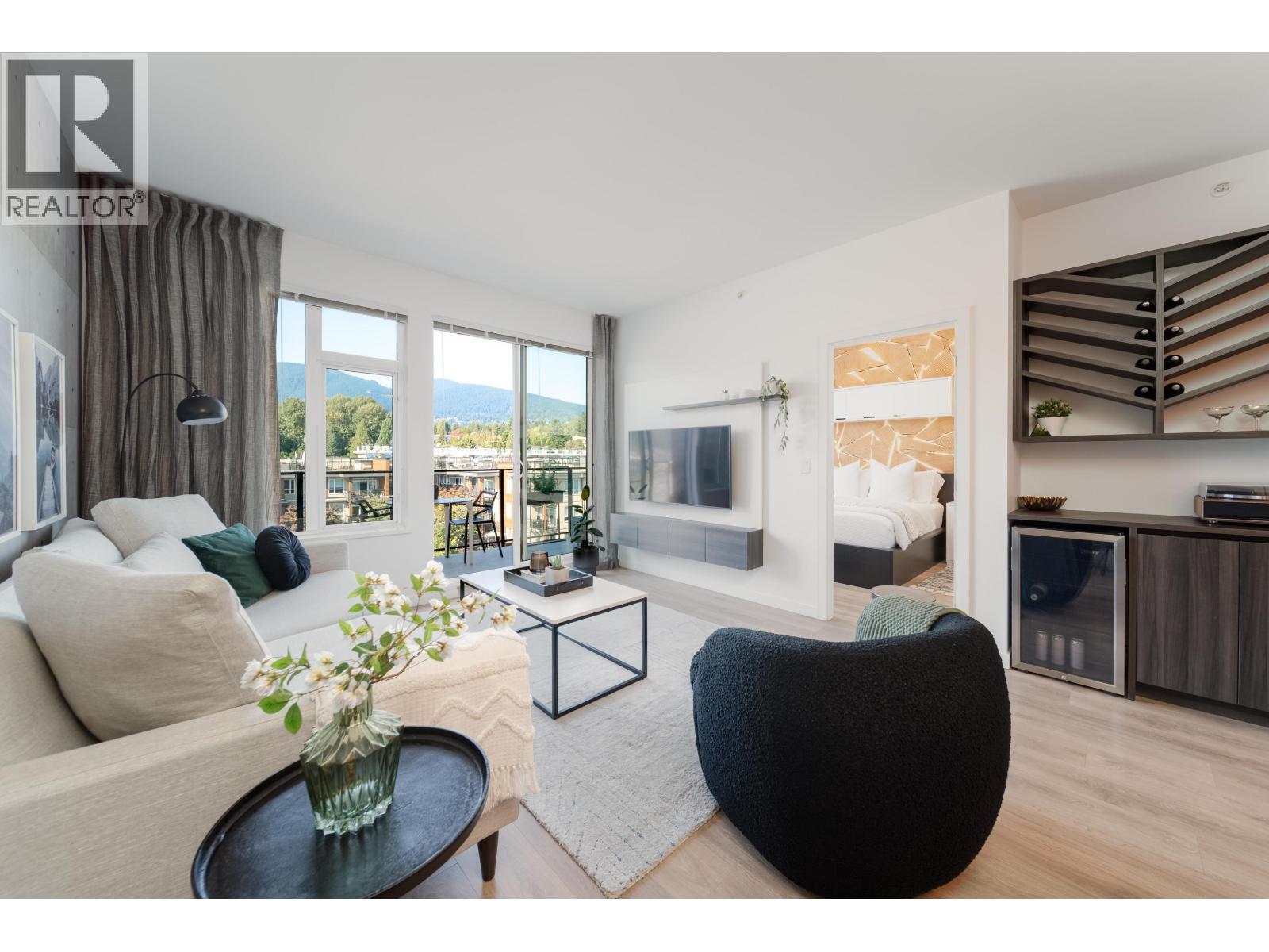 517 725 MARINE DRIVE, North Vancouver