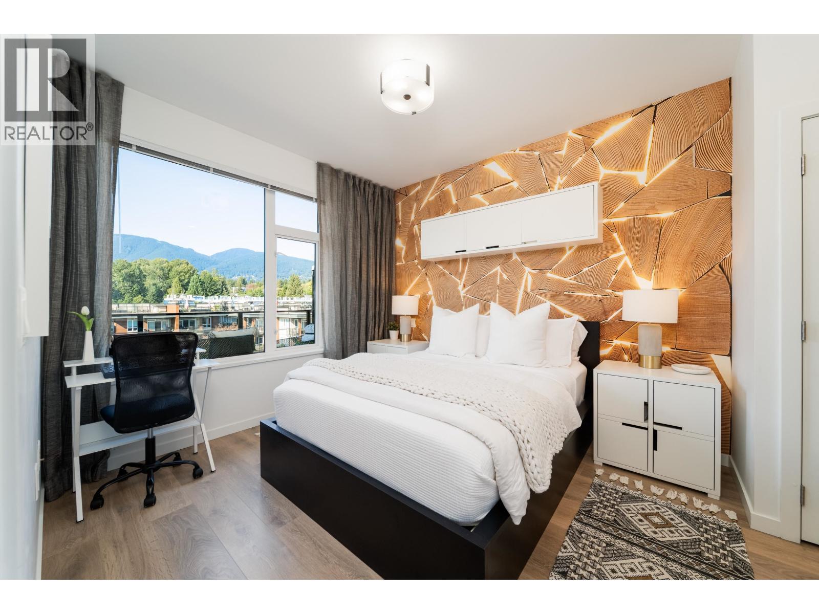 517 725 MARINE DRIVE, North Vancouver