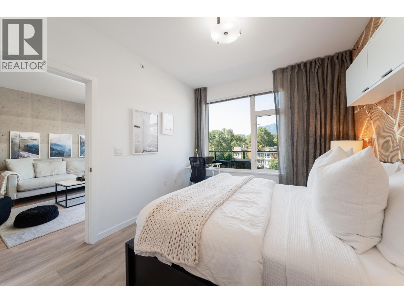 517 725 MARINE DRIVE, North Vancouver