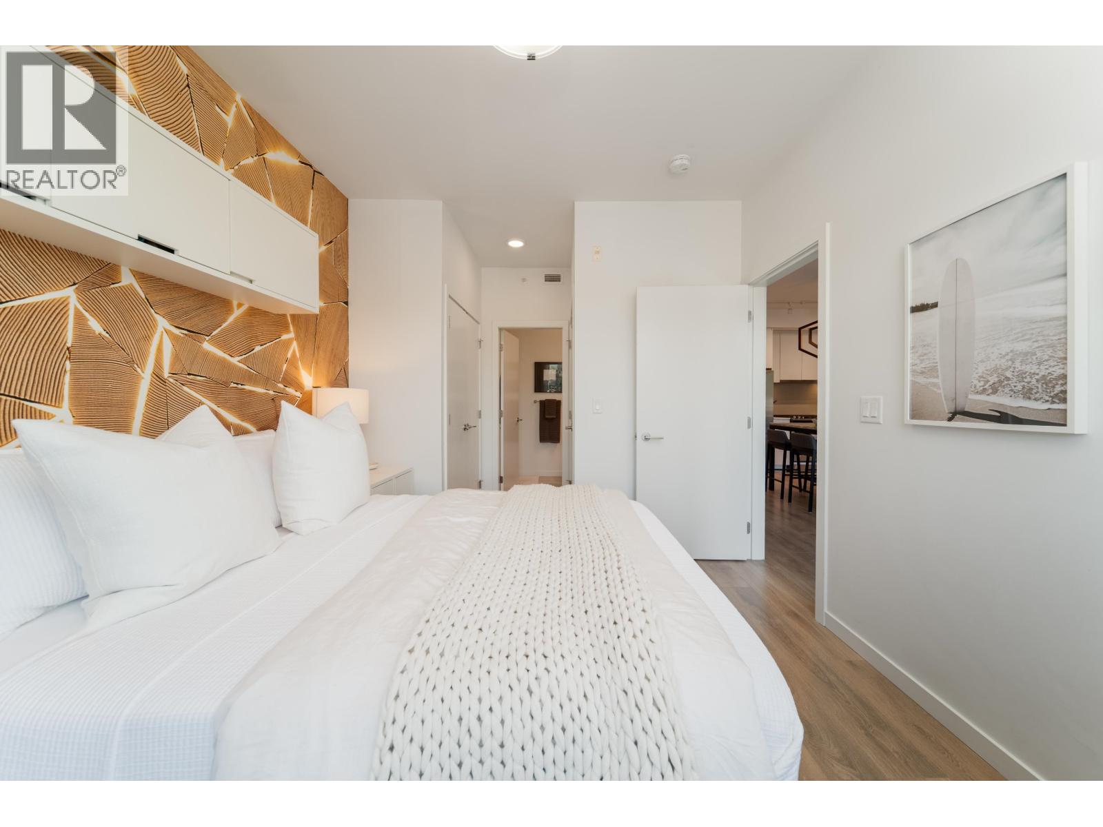517 725 MARINE DRIVE, North Vancouver