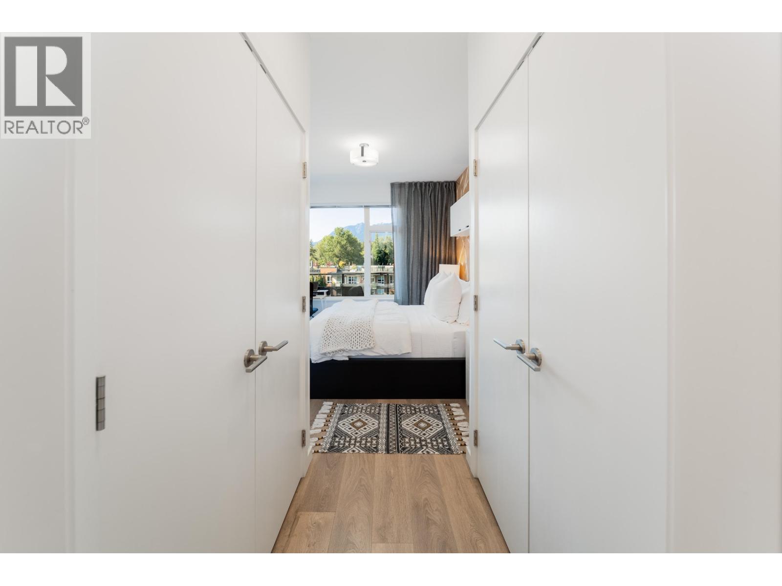 517 725 MARINE DRIVE, North Vancouver