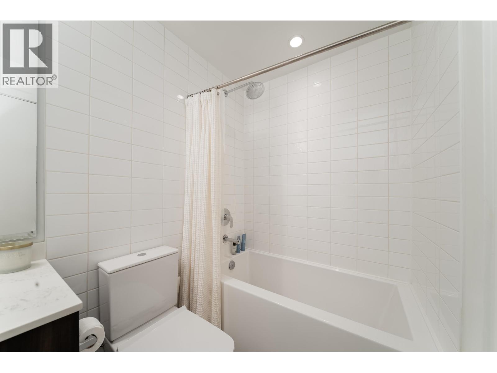 517 725 MARINE DRIVE, North Vancouver