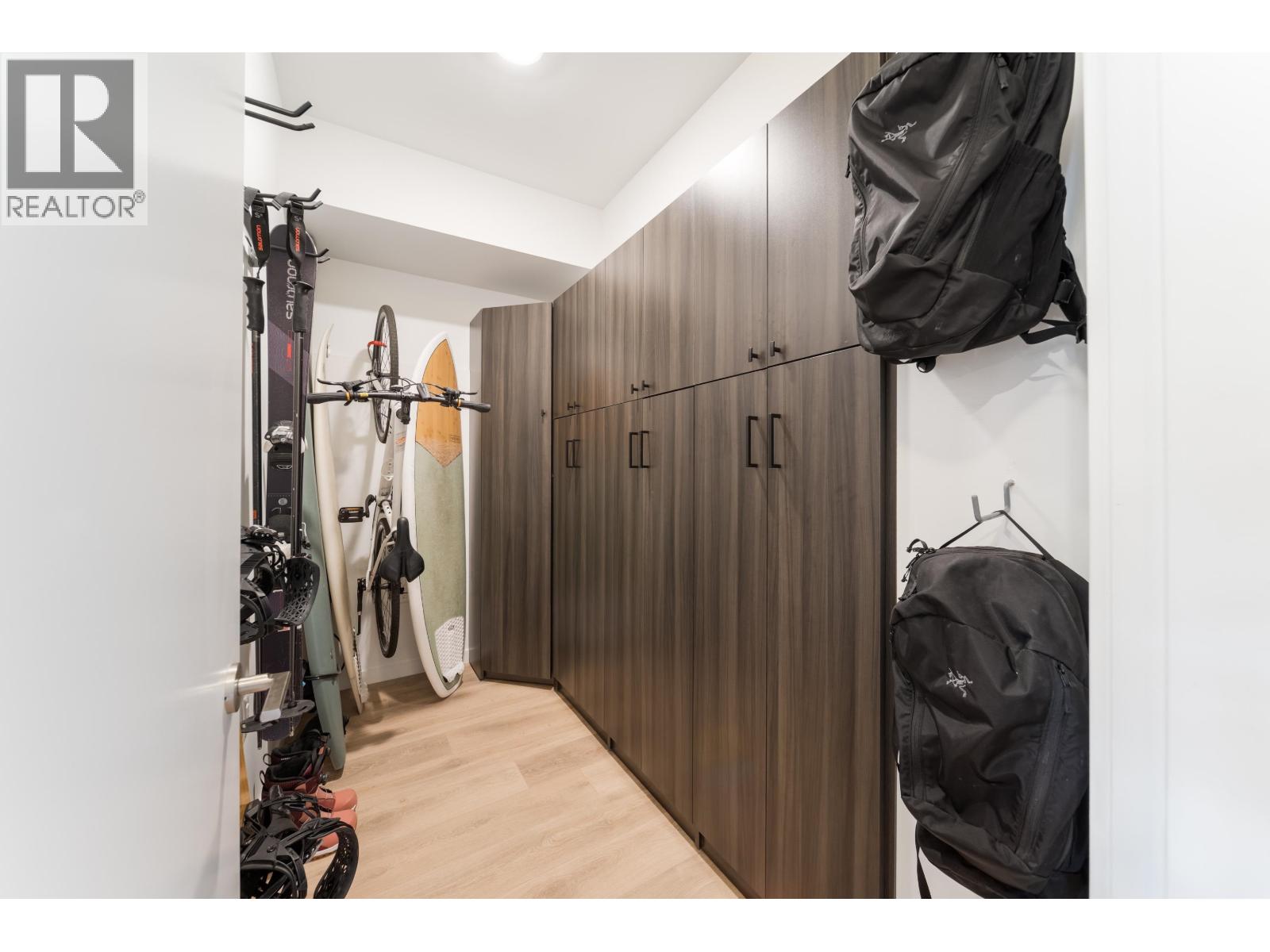 517 725 MARINE DRIVE, North Vancouver