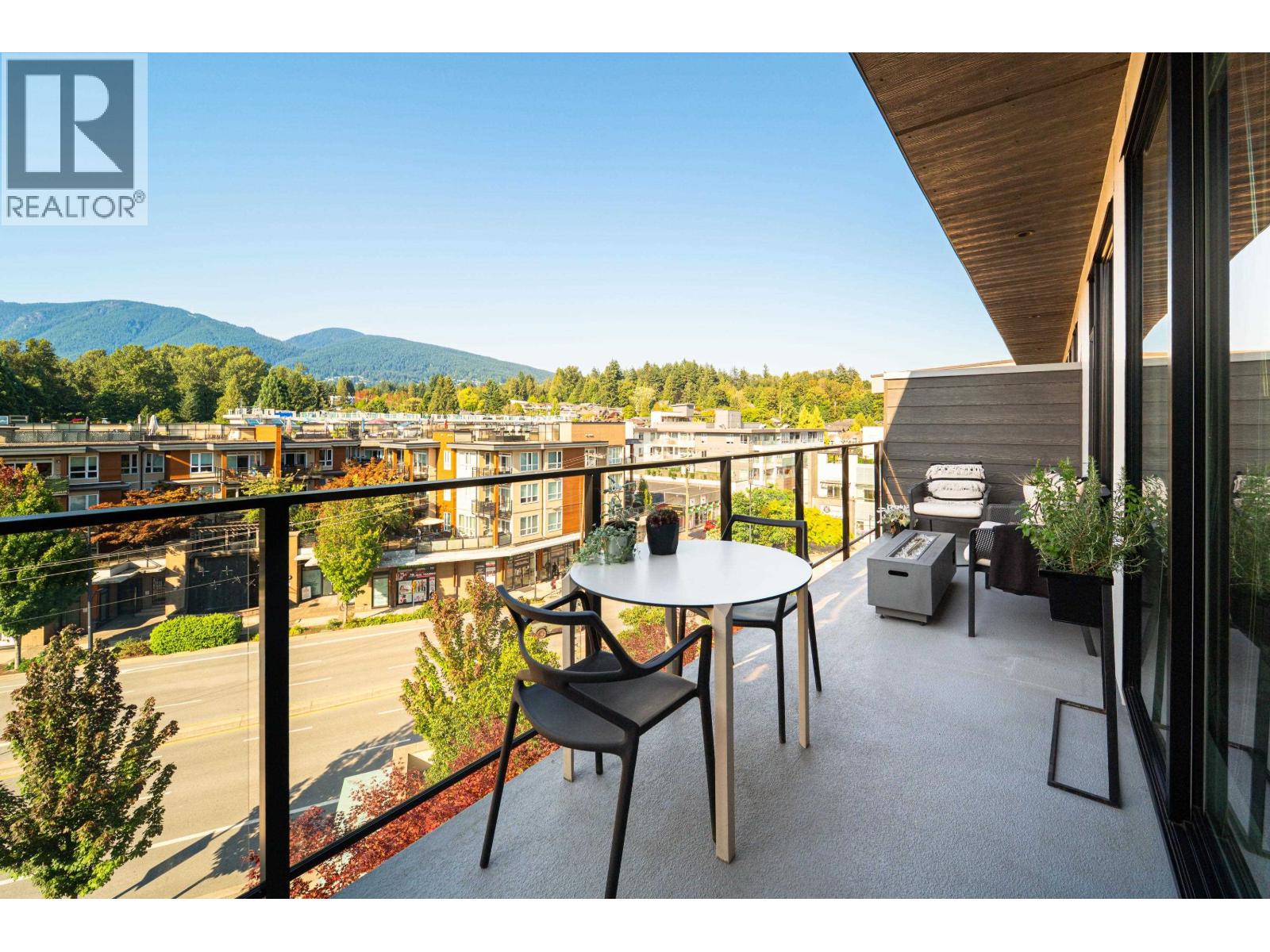 517 725 MARINE DRIVE, North Vancouver