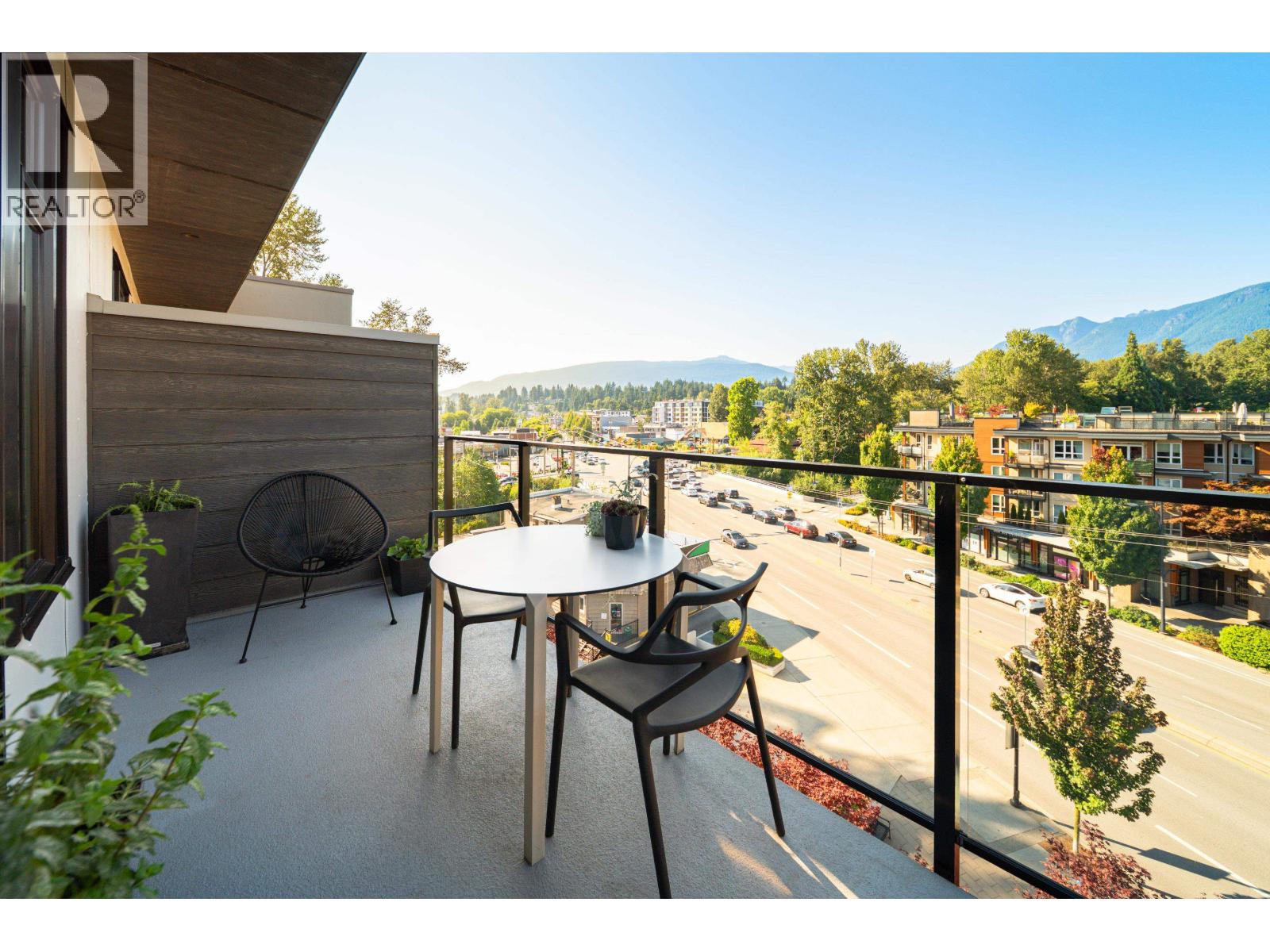 517 725 MARINE DRIVE, North Vancouver