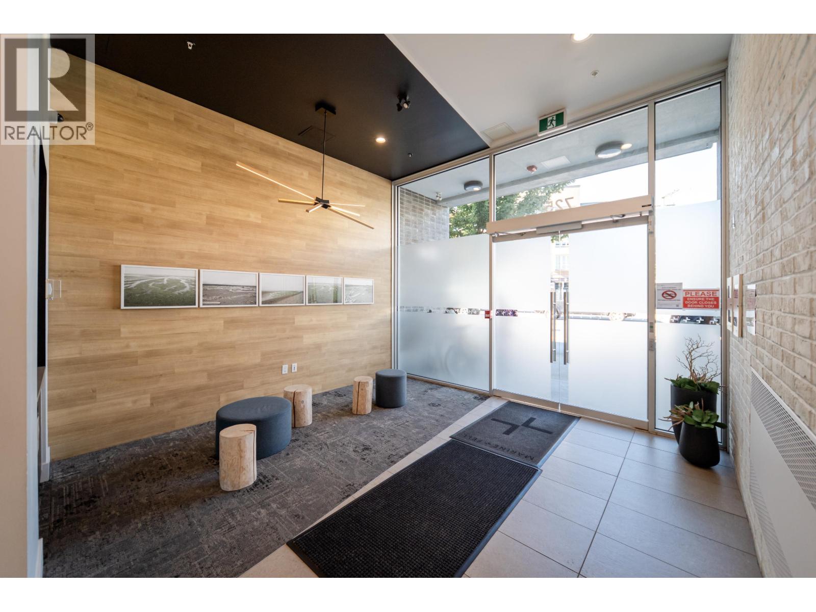 517 725 MARINE DRIVE, North Vancouver