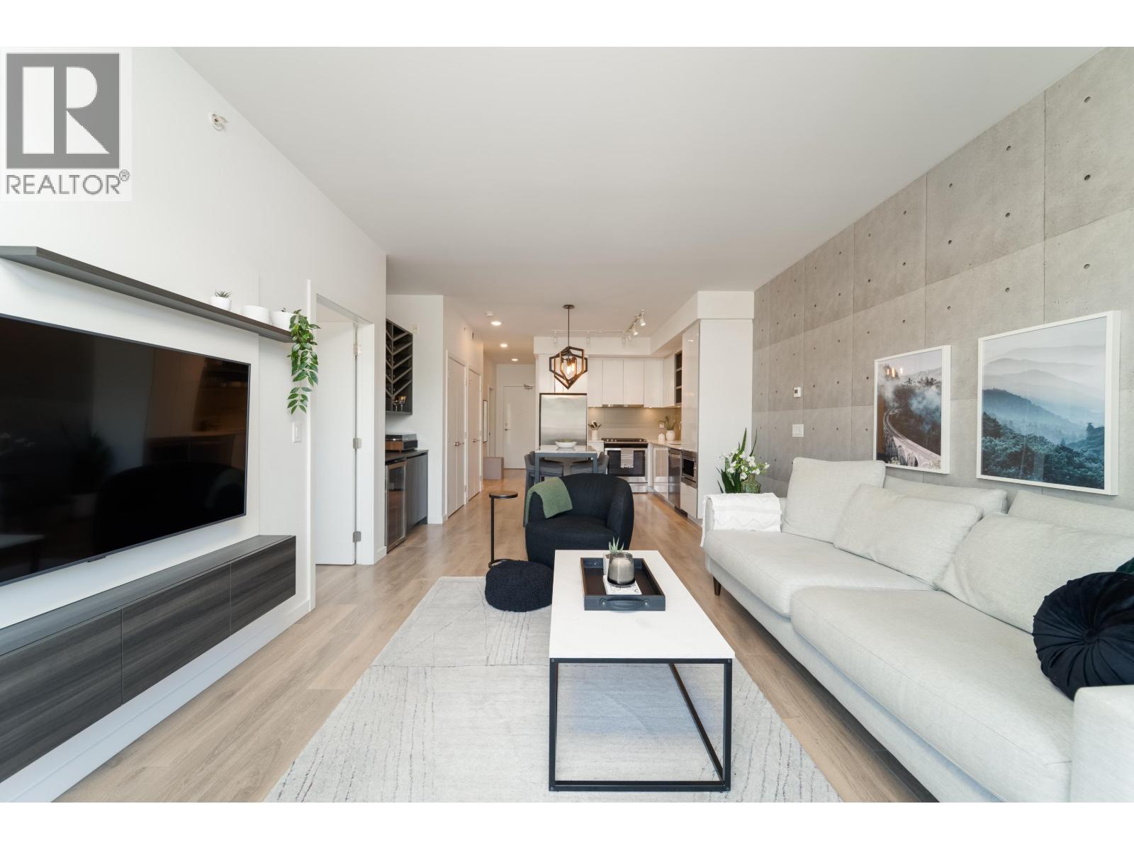 517 725 MARINE DRIVE, North Vancouver