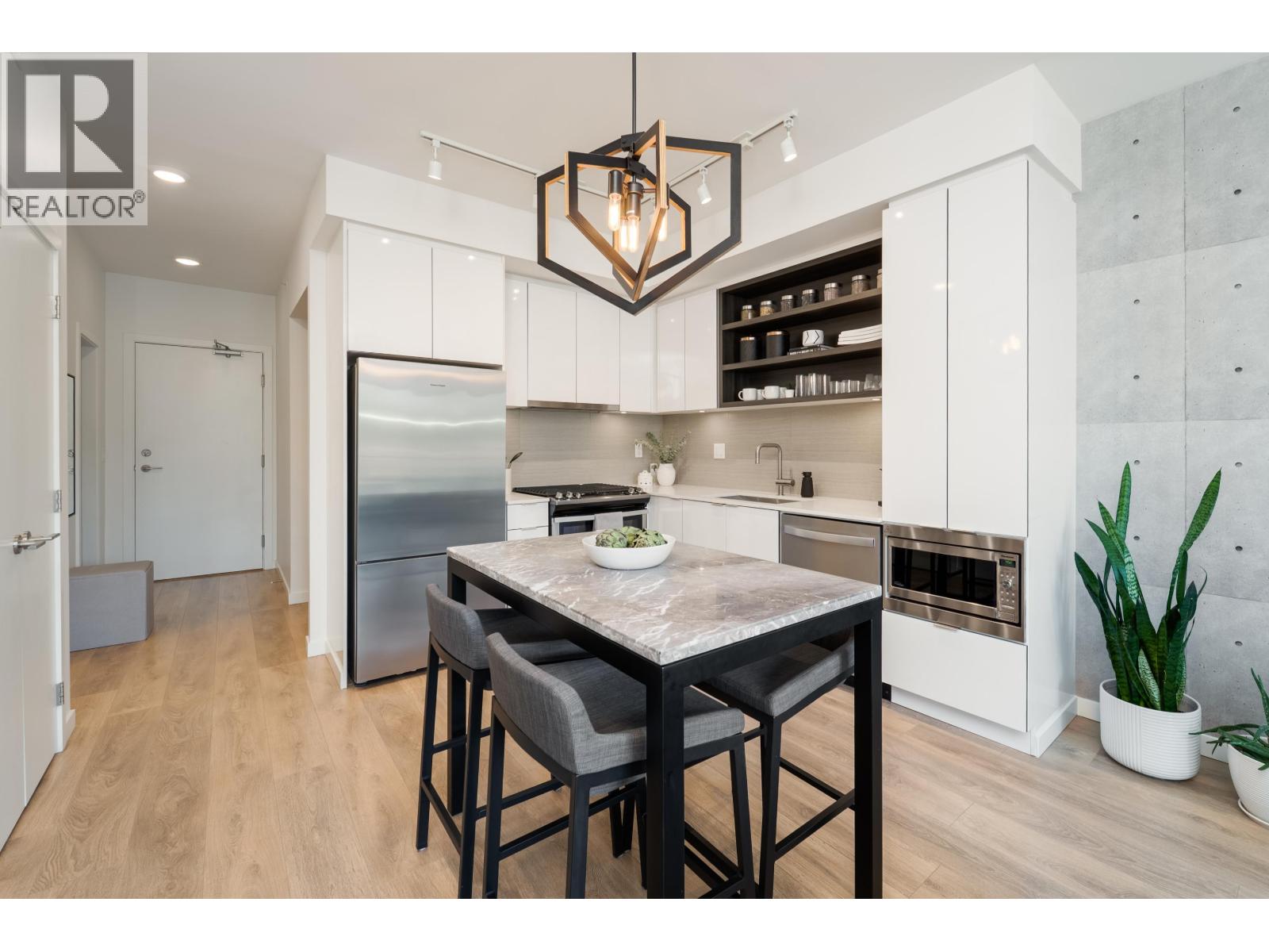 517 725 MARINE DRIVE, North Vancouver