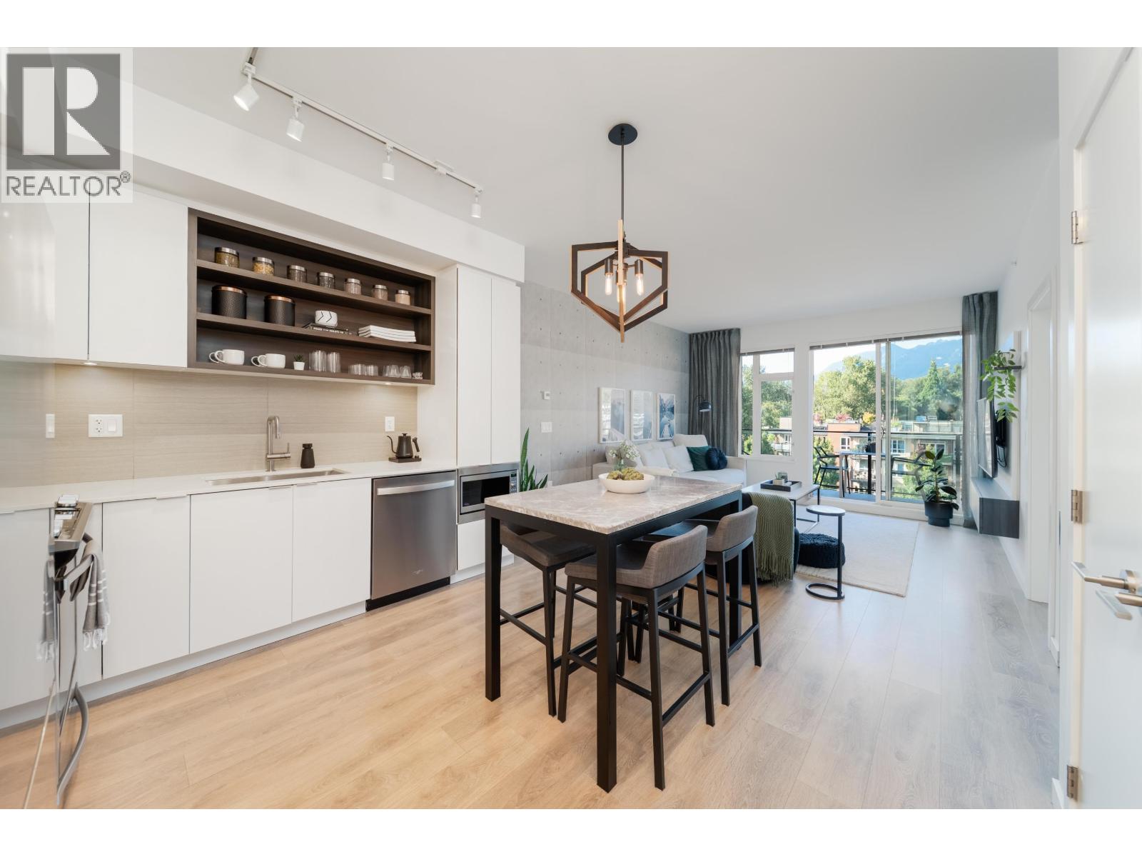 517 725 MARINE DRIVE, North Vancouver
