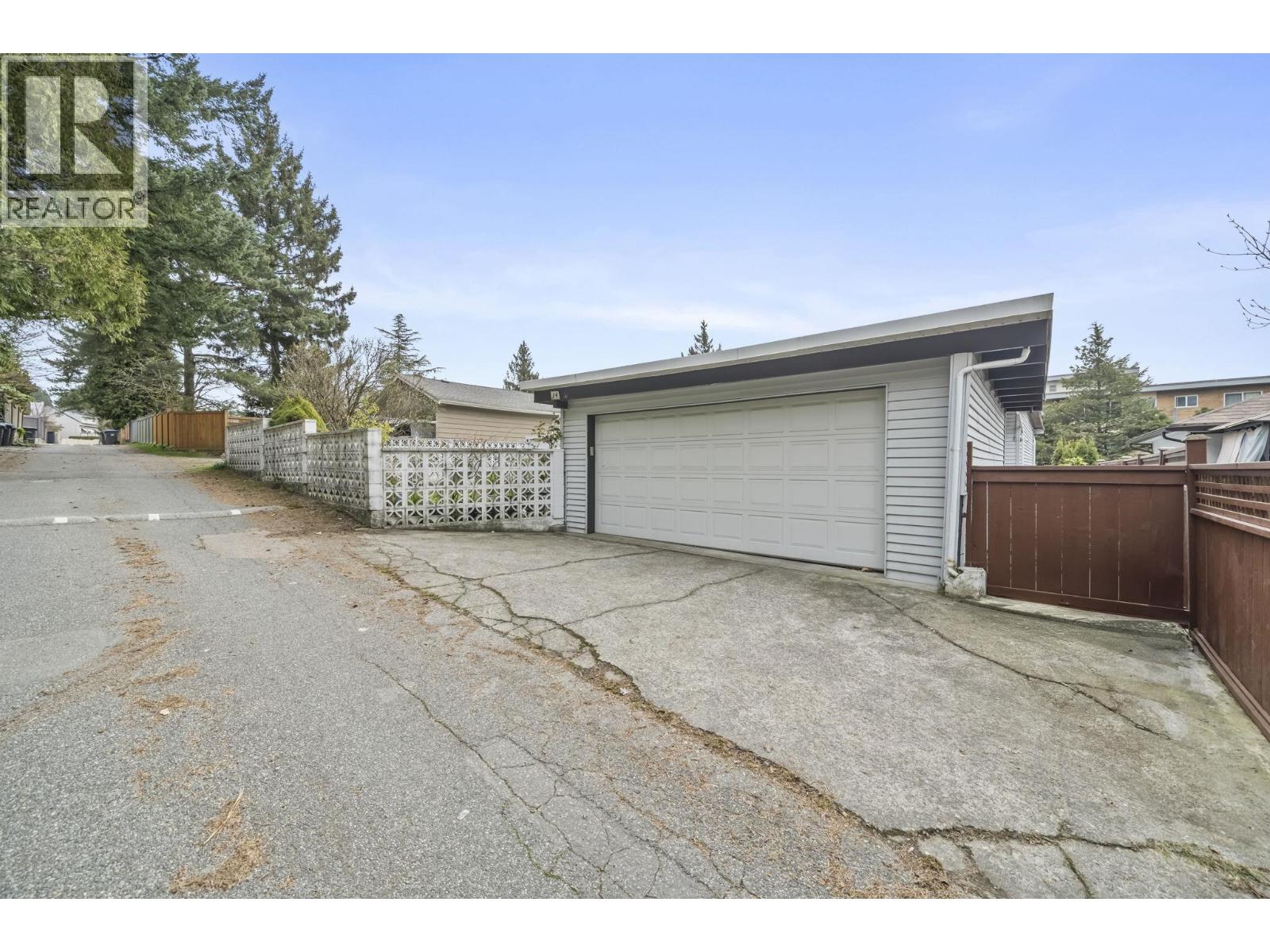 39 MOTT CRESCENT, New Westminster