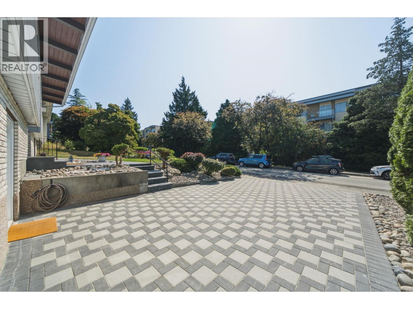 39 MOTT CRESCENT, New Westminster