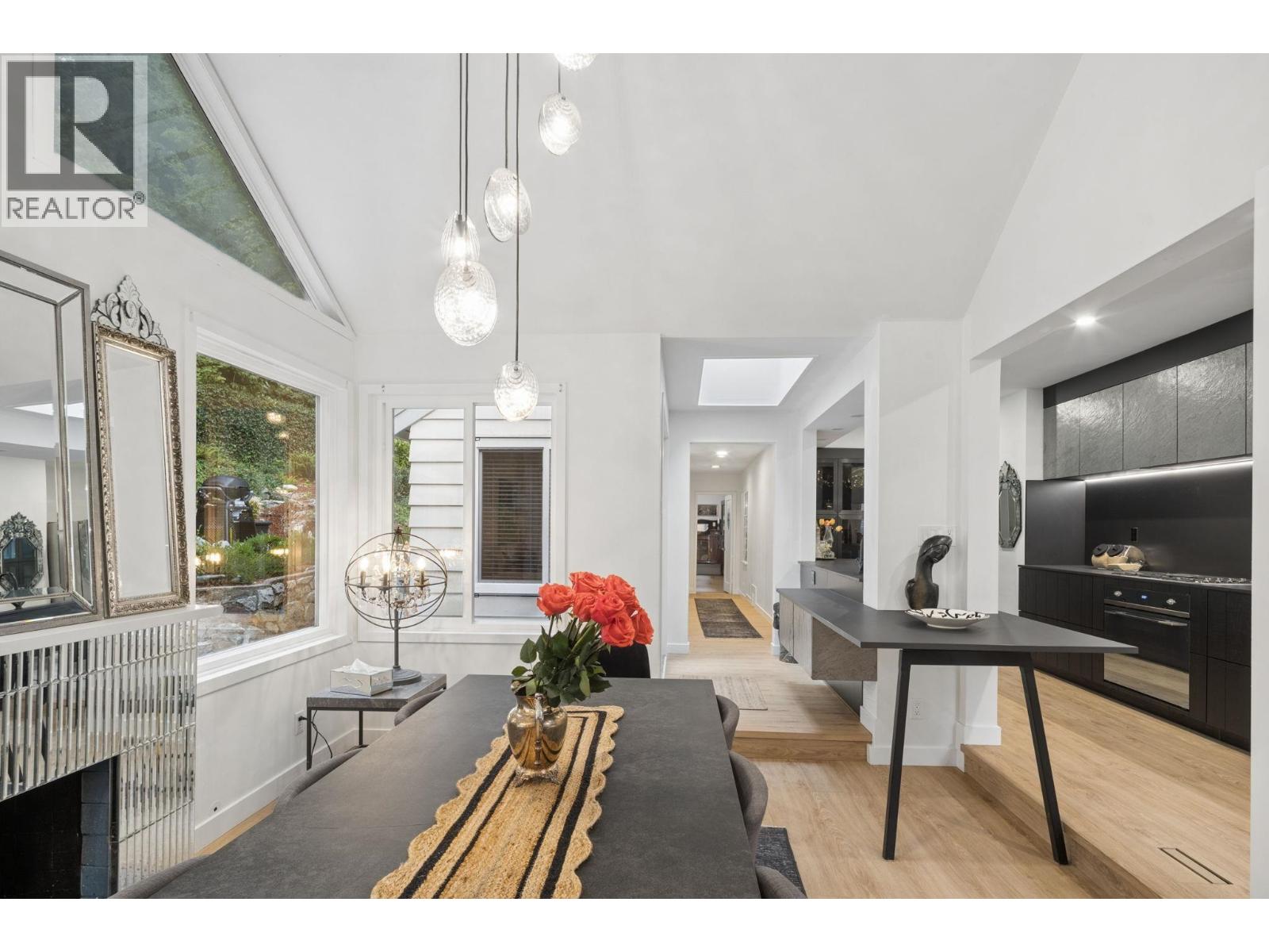 4043 ROSE CRESCENT, West Vancouver