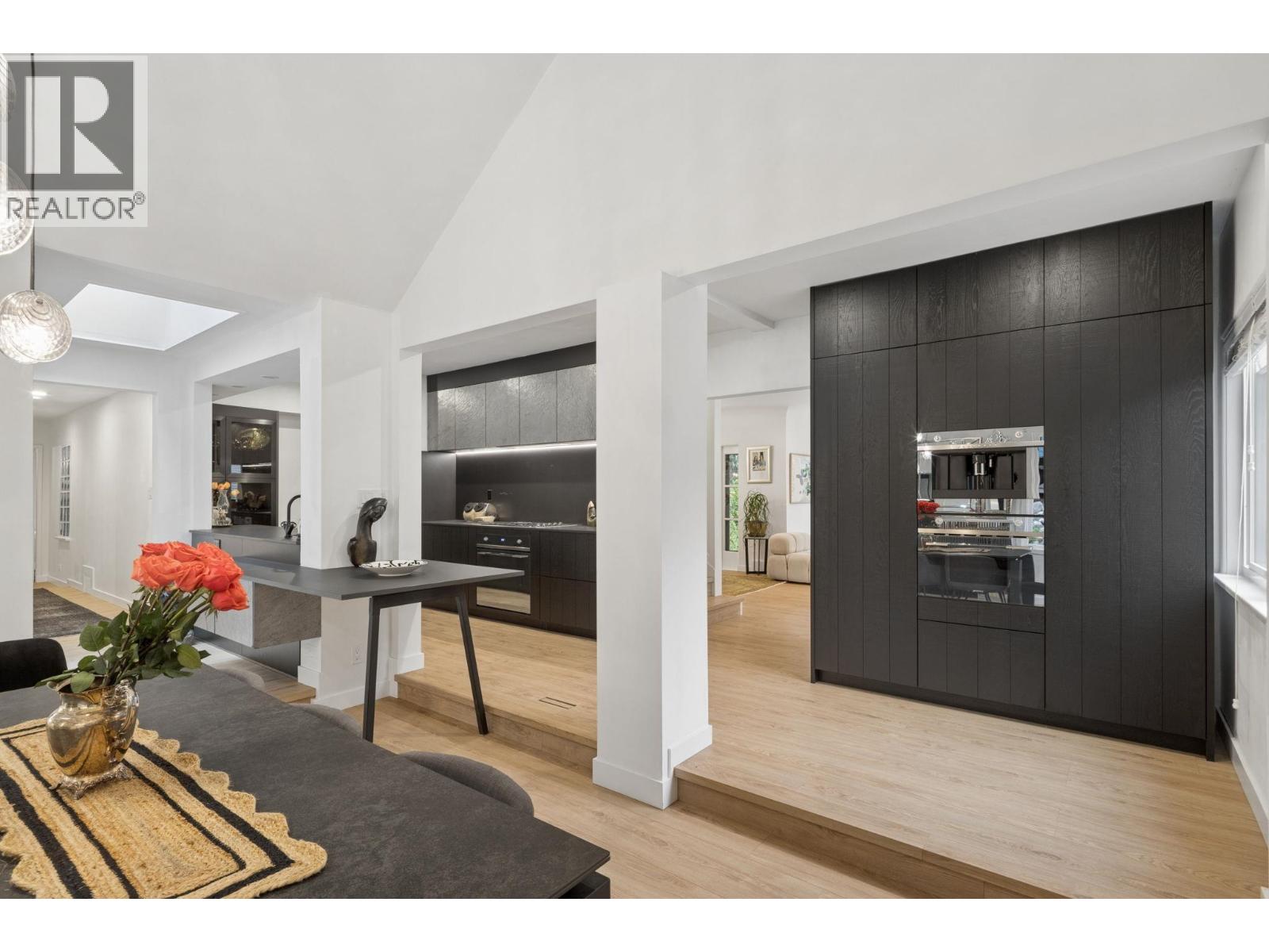 4043 ROSE CRESCENT, West Vancouver