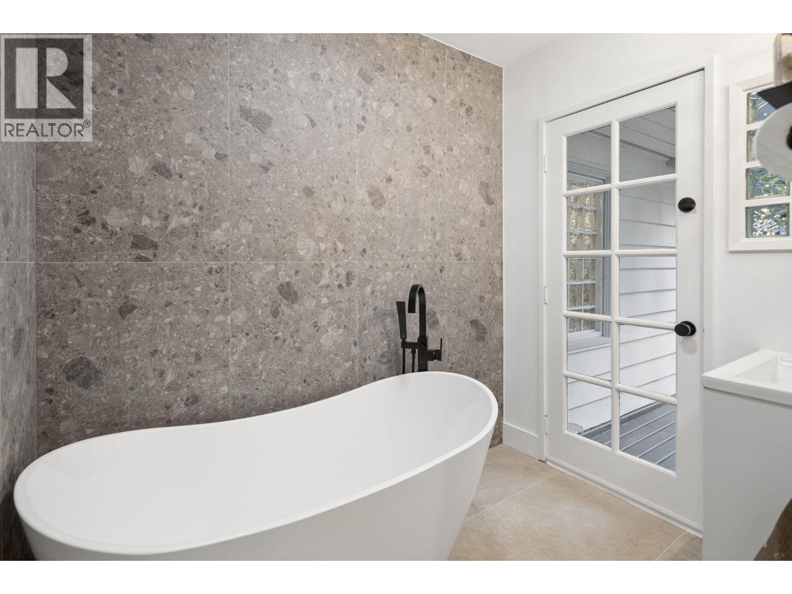 4043 ROSE CRESCENT, West Vancouver