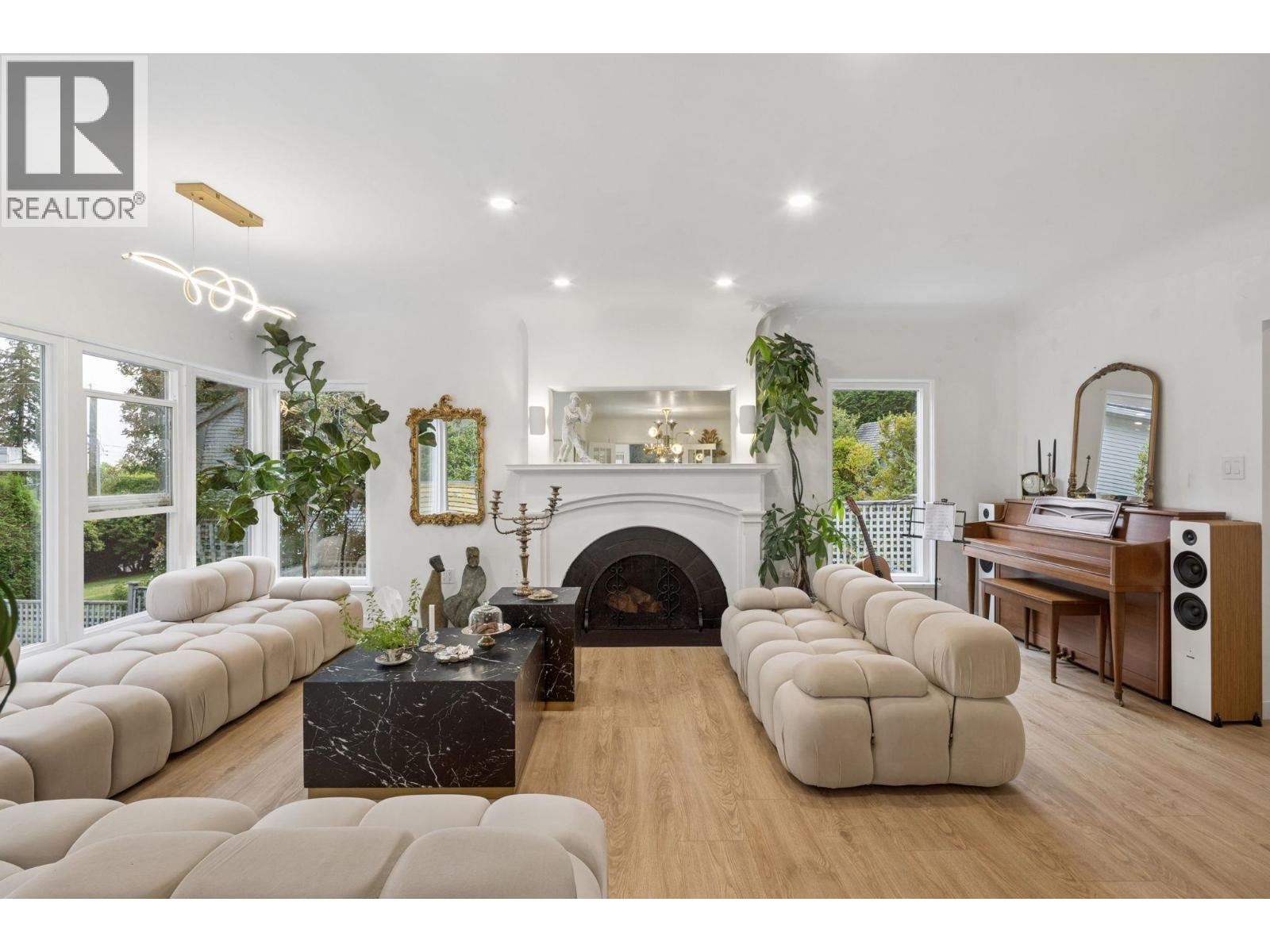 4043 ROSE CRESCENT, West Vancouver