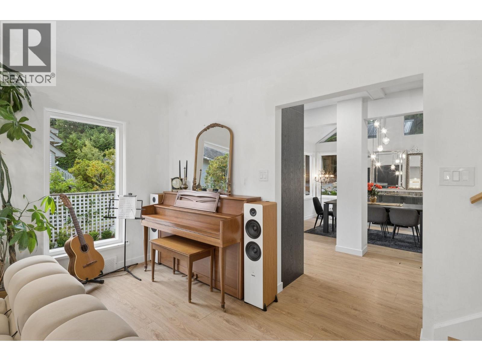4043 ROSE CRESCENT, West Vancouver