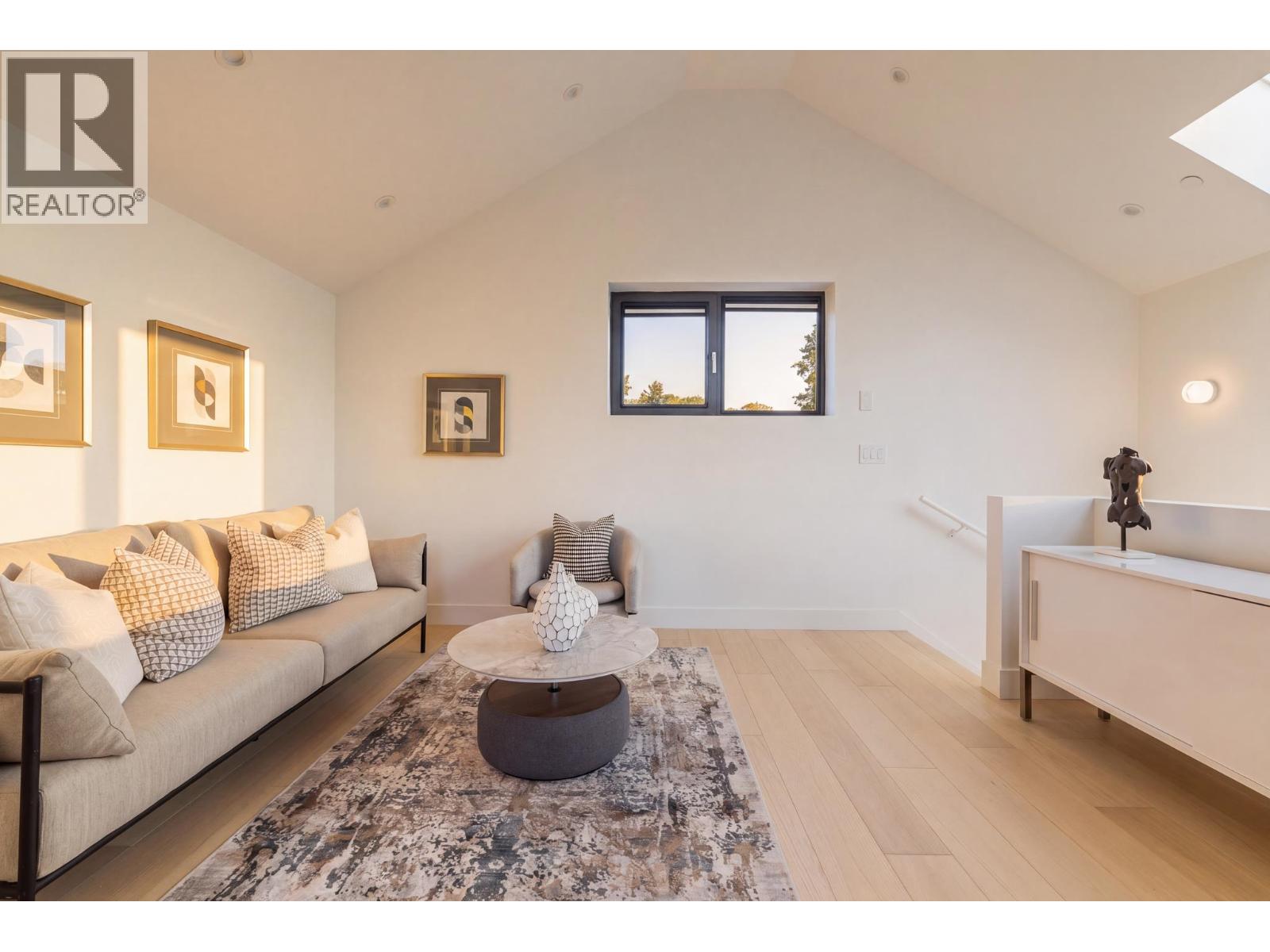 20 W 14TH AVENUE, Vancouver