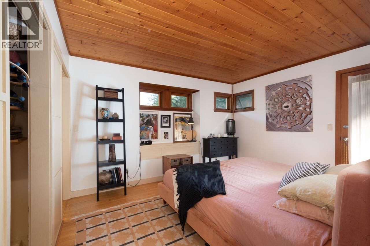 368 EAGLES NEST ROAD, Bowen Island