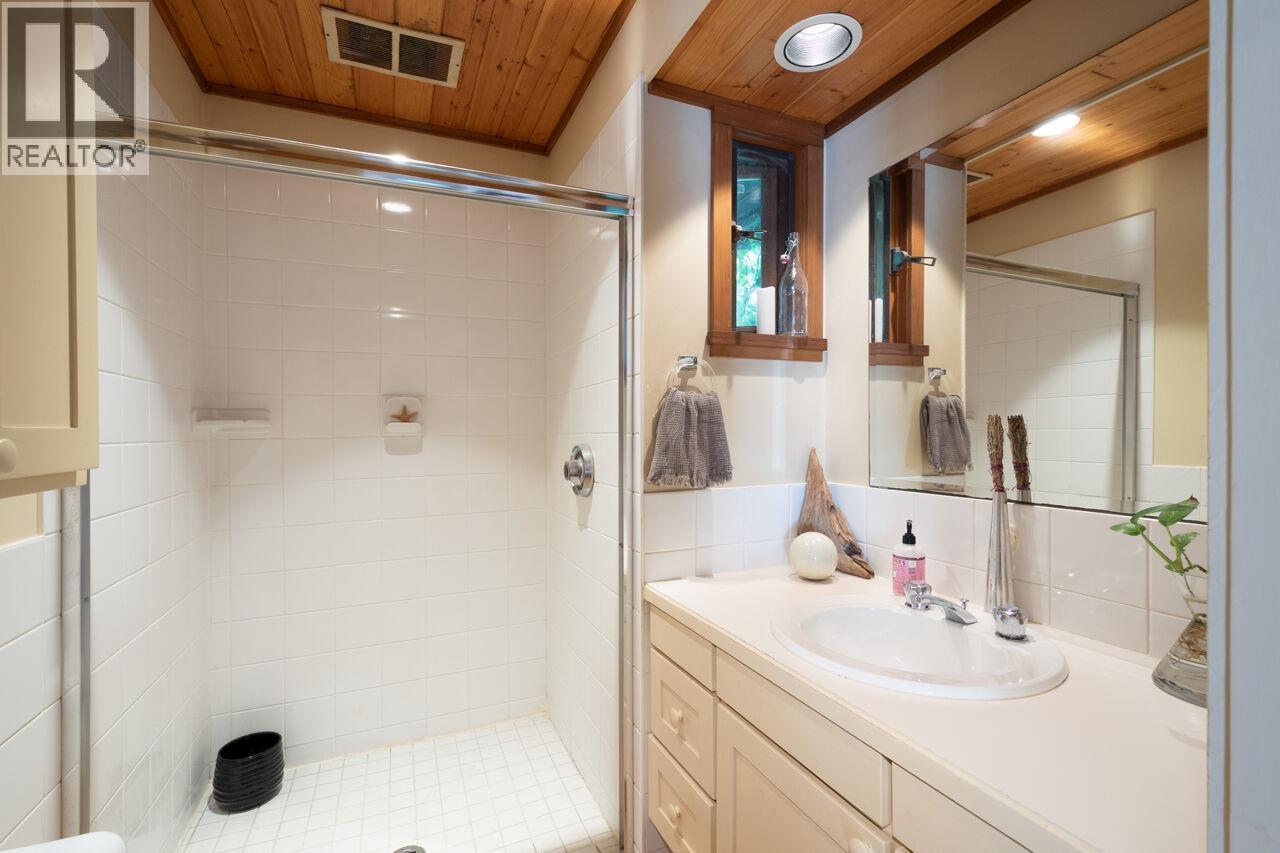 368 EAGLES NEST ROAD, Bowen Island
