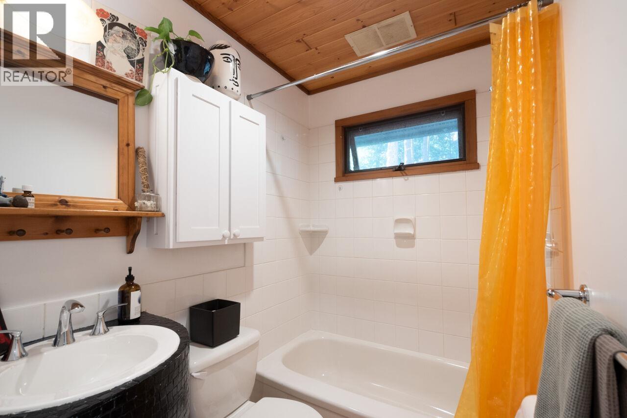 368 EAGLES NEST ROAD, Bowen Island