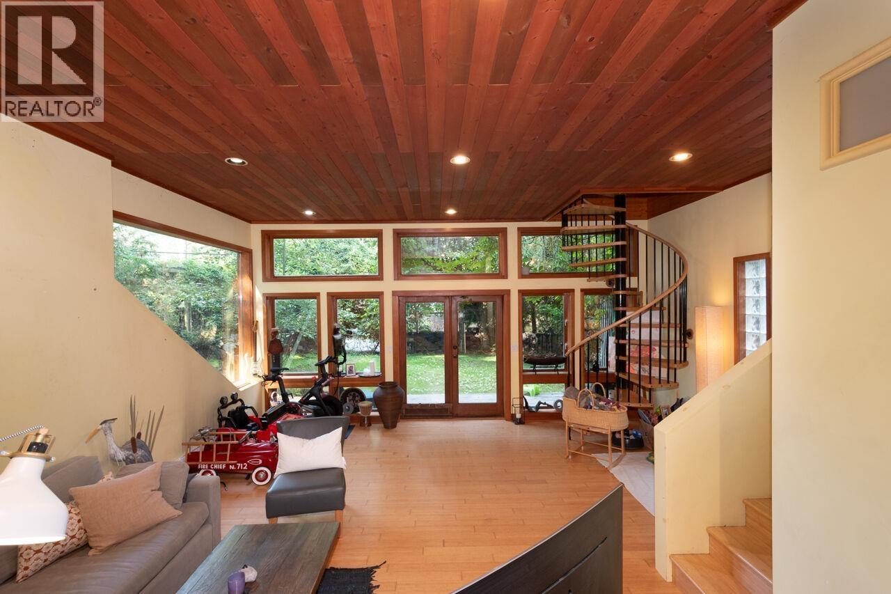 368 EAGLES NEST ROAD, Bowen Island
