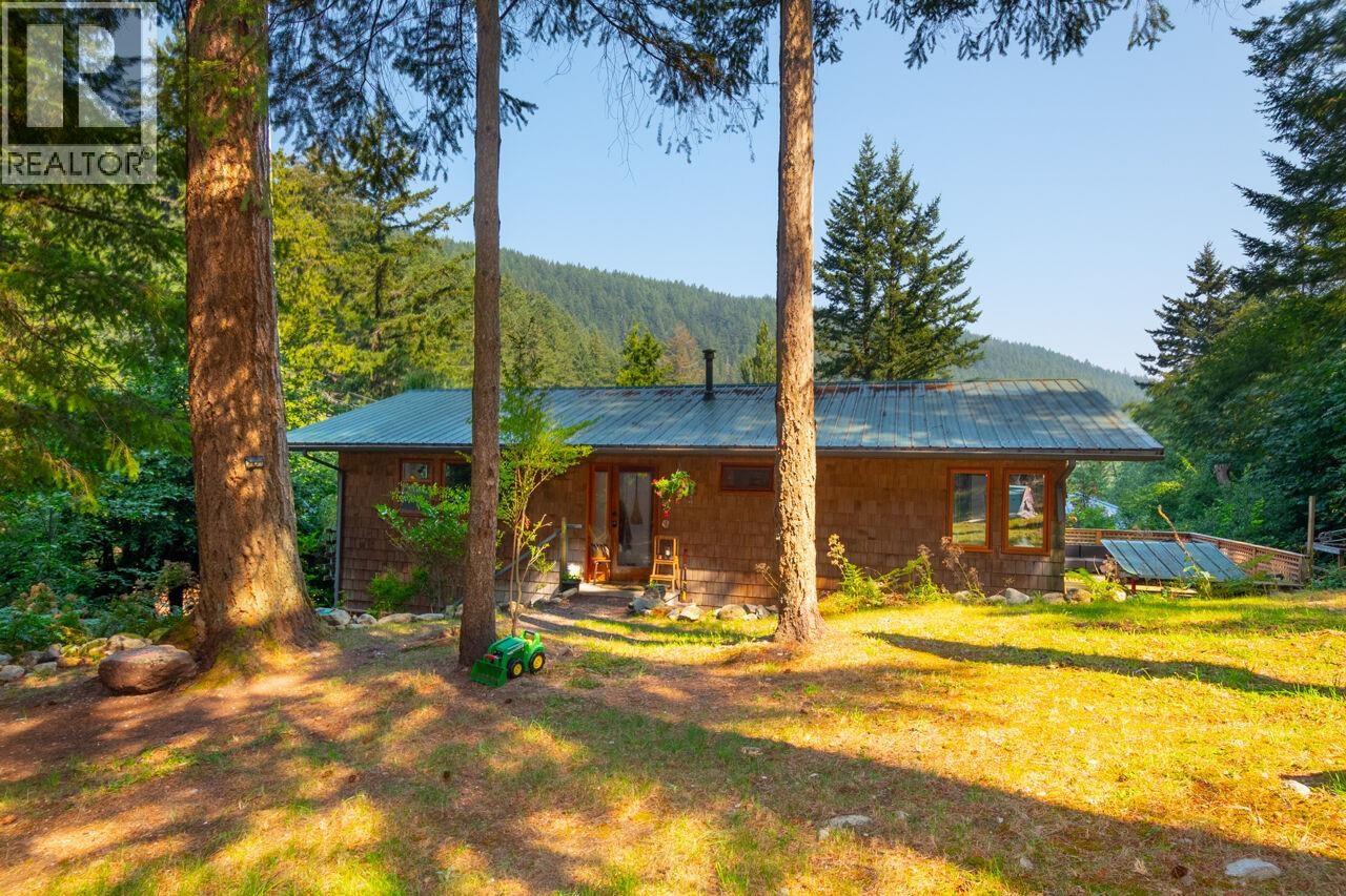 368 EAGLES NEST ROAD, Bowen Island