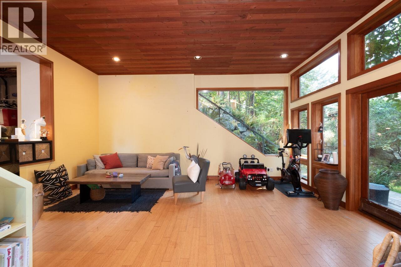 368 EAGLES NEST ROAD, Bowen Island