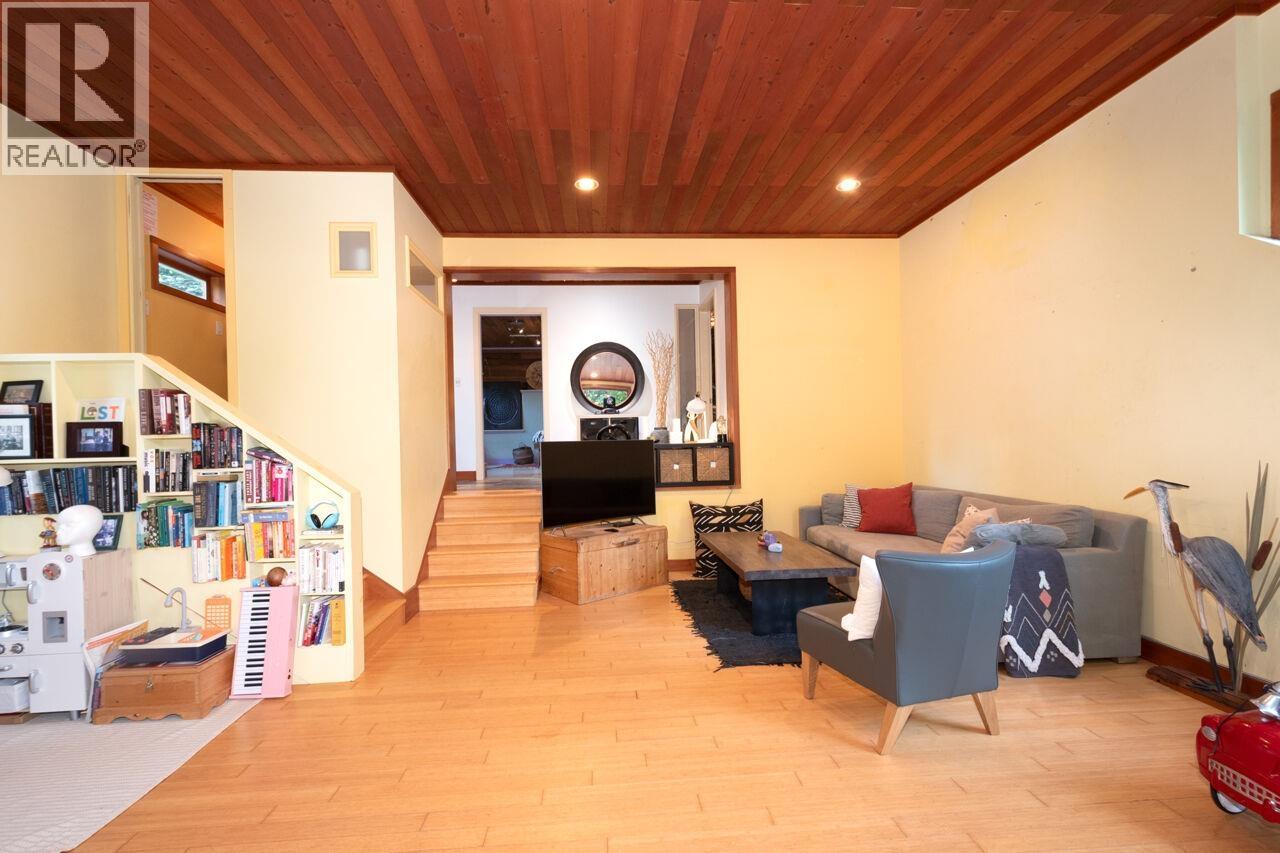 368 EAGLES NEST ROAD, Bowen Island