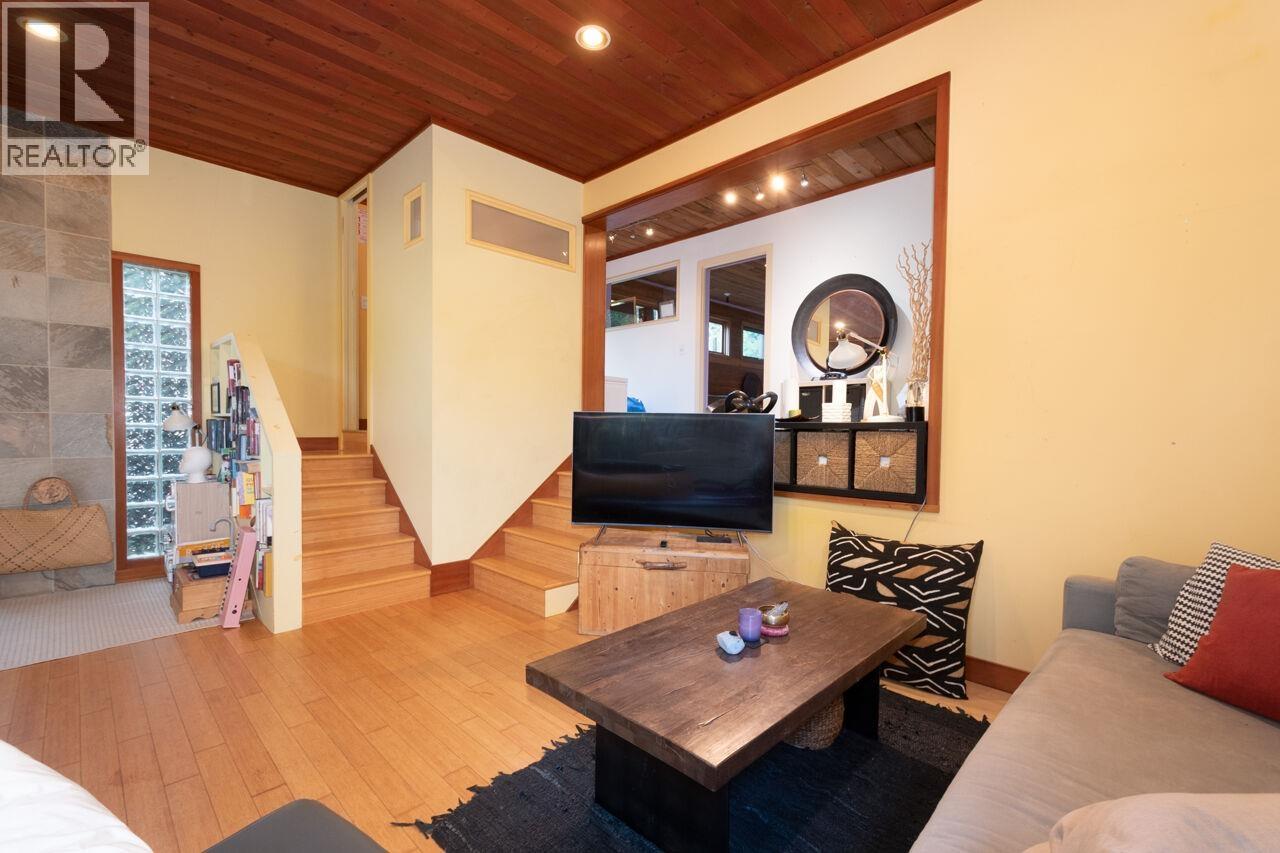 368 EAGLES NEST ROAD, Bowen Island