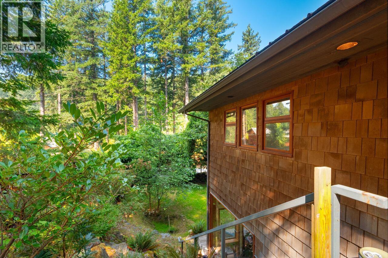 368 EAGLES NEST ROAD, Bowen Island
