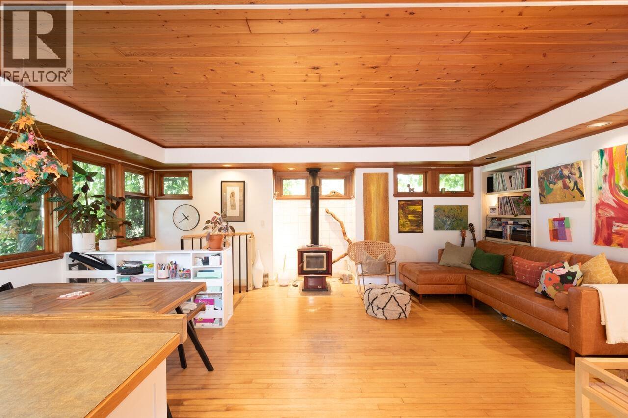 368 EAGLES NEST ROAD, Bowen Island