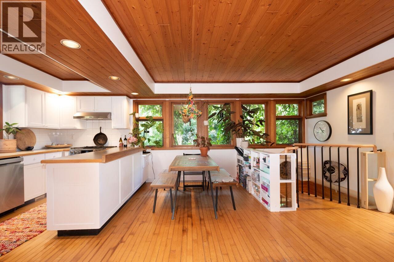 368 EAGLES NEST ROAD, Bowen Island