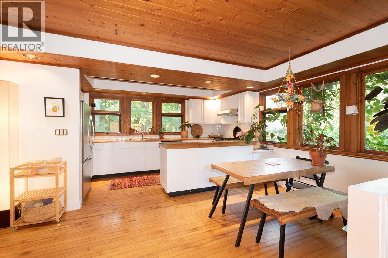 368 EAGLES NEST ROAD, Bowen Island