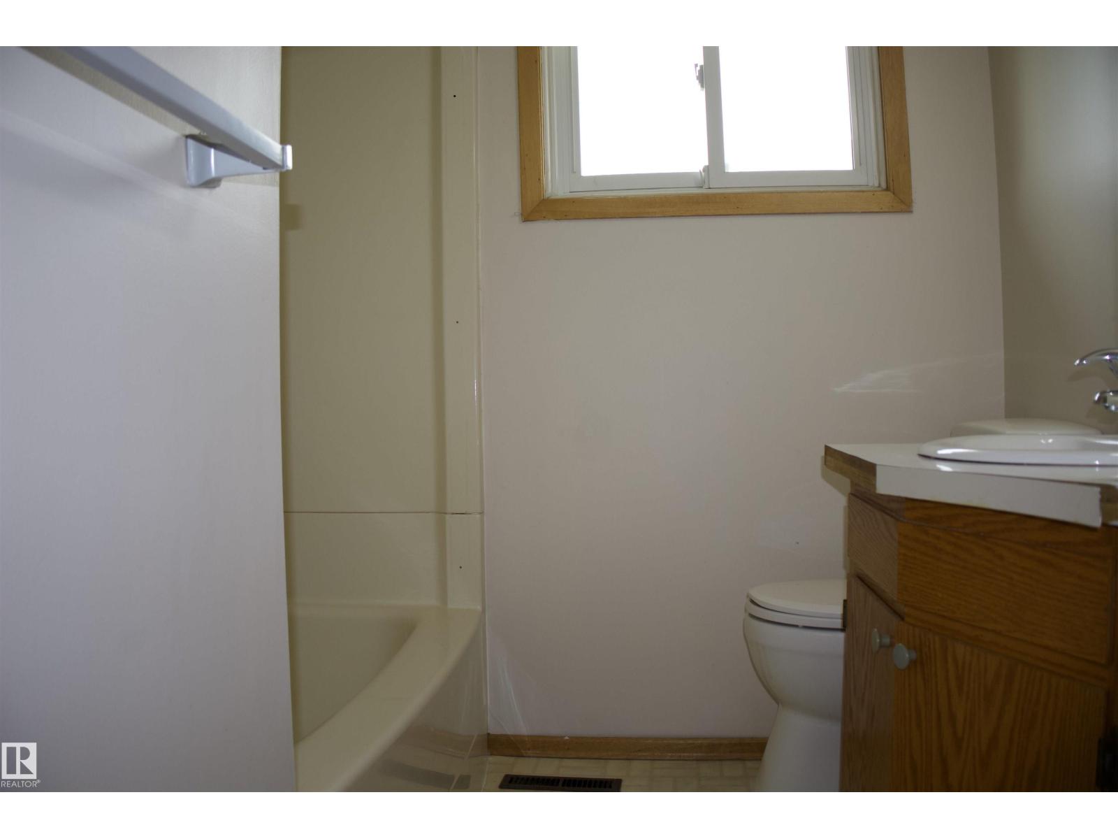4926 47 ST - Image 25