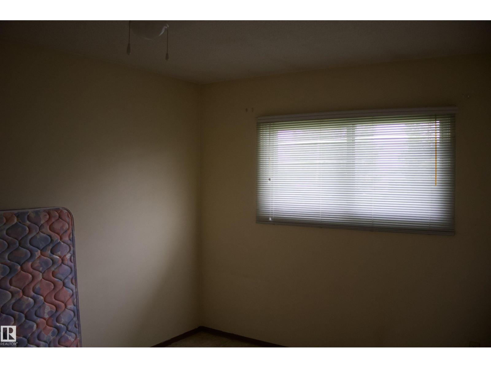 4926 47 ST - Image 22