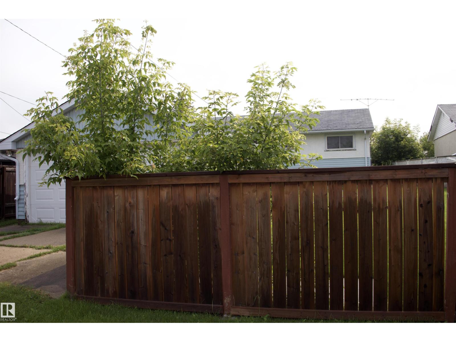 4926 47 ST - Image 11