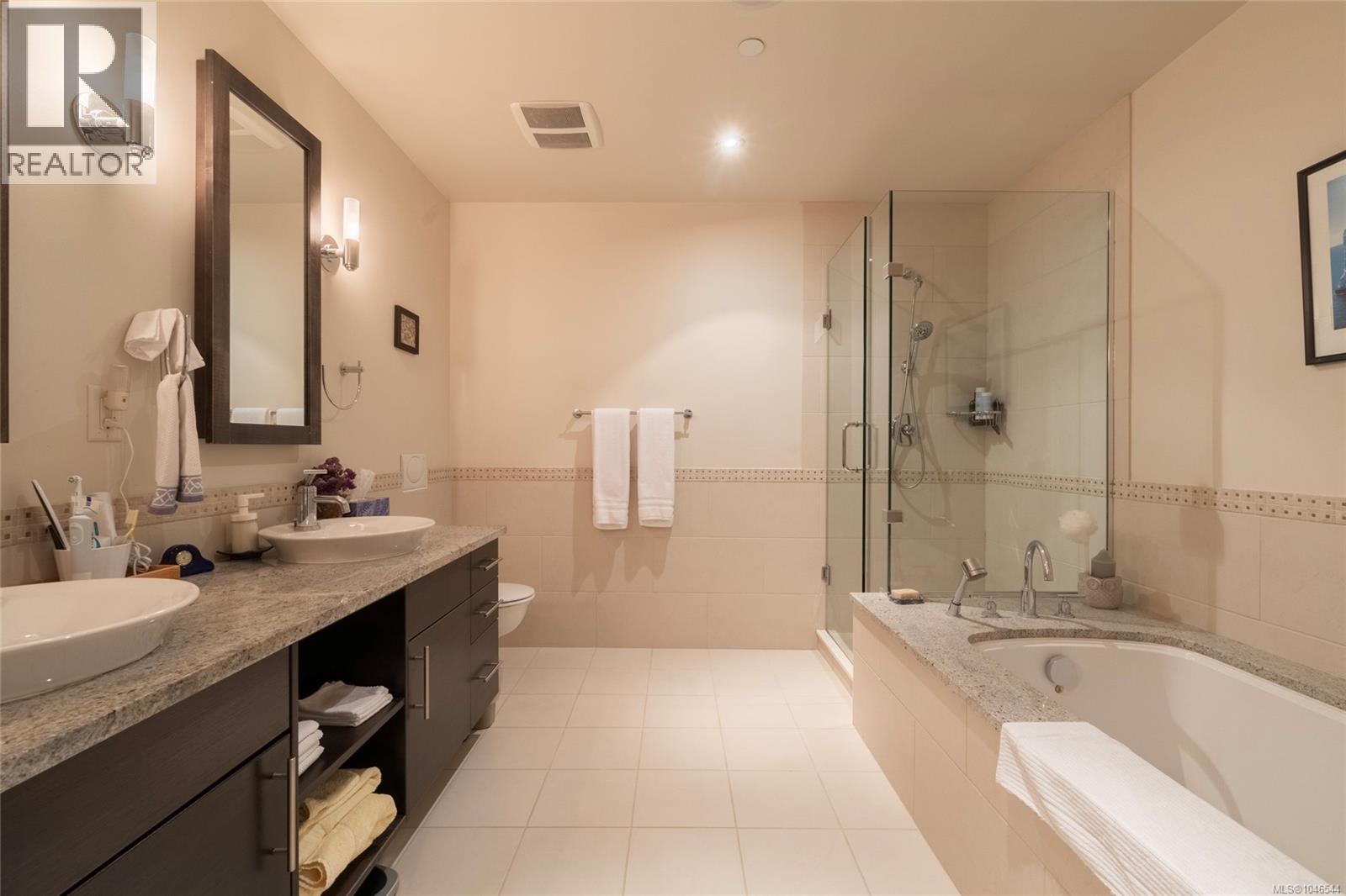 106 847 Dunsmuir Rd, Esquimalt