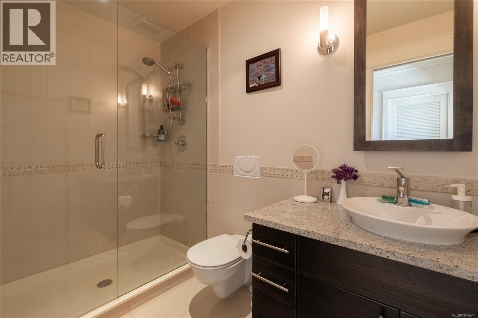 106 847 Dunsmuir Rd, Esquimalt