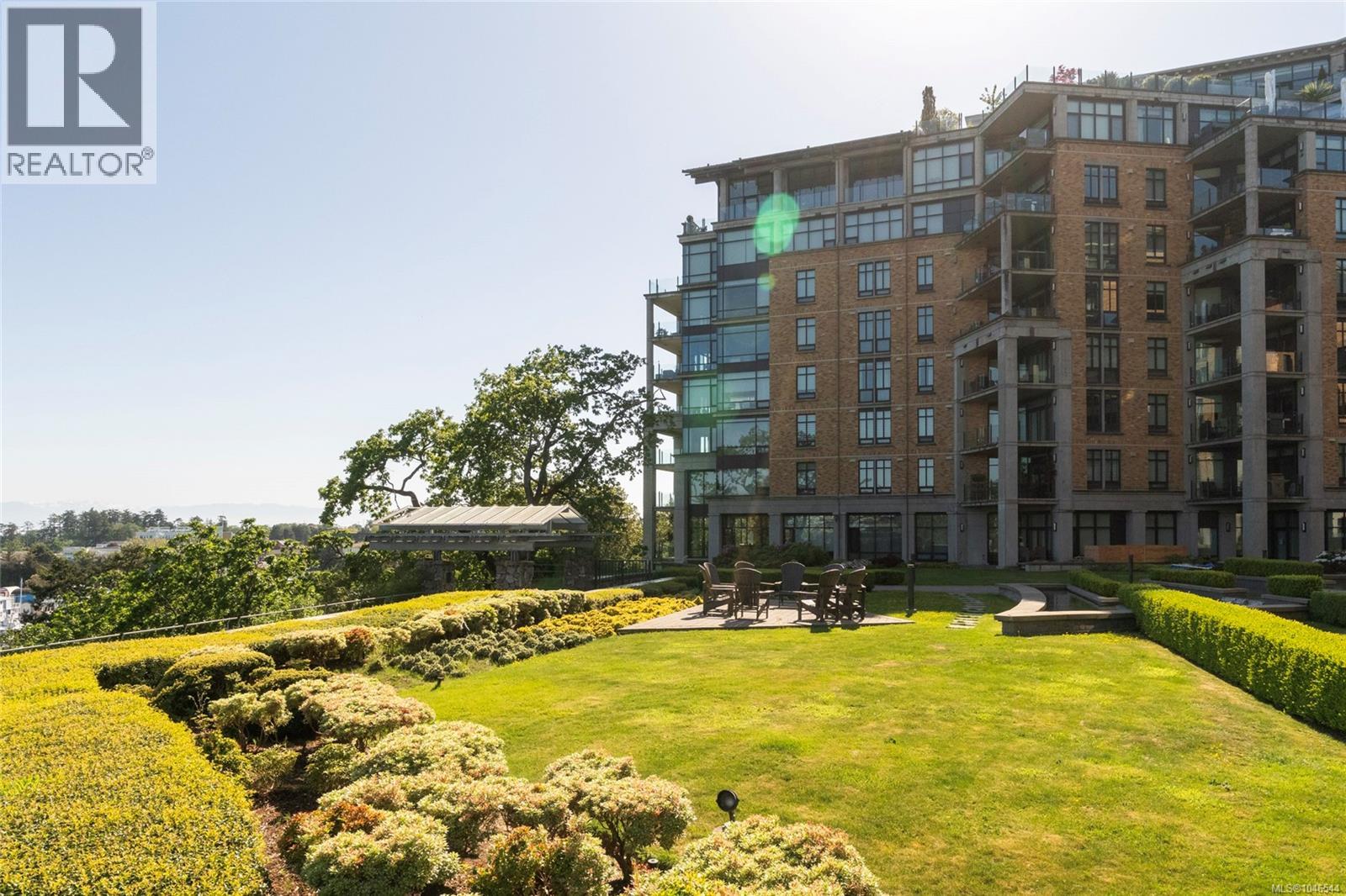 106 847 Dunsmuir Rd, Esquimalt