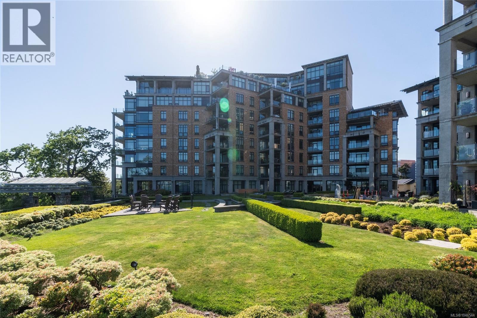 106 847 Dunsmuir Rd, Esquimalt