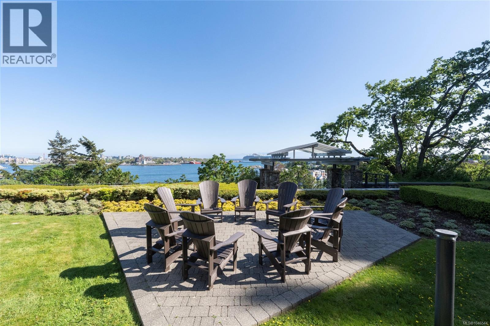 106 847 Dunsmuir Rd, Esquimalt