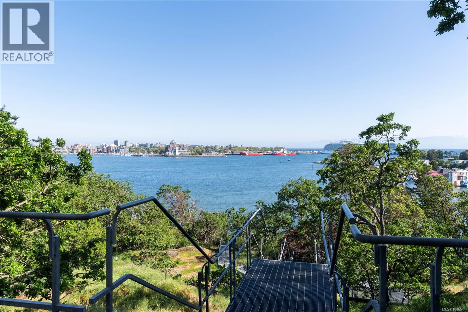 106 847 Dunsmuir Rd, Esquimalt