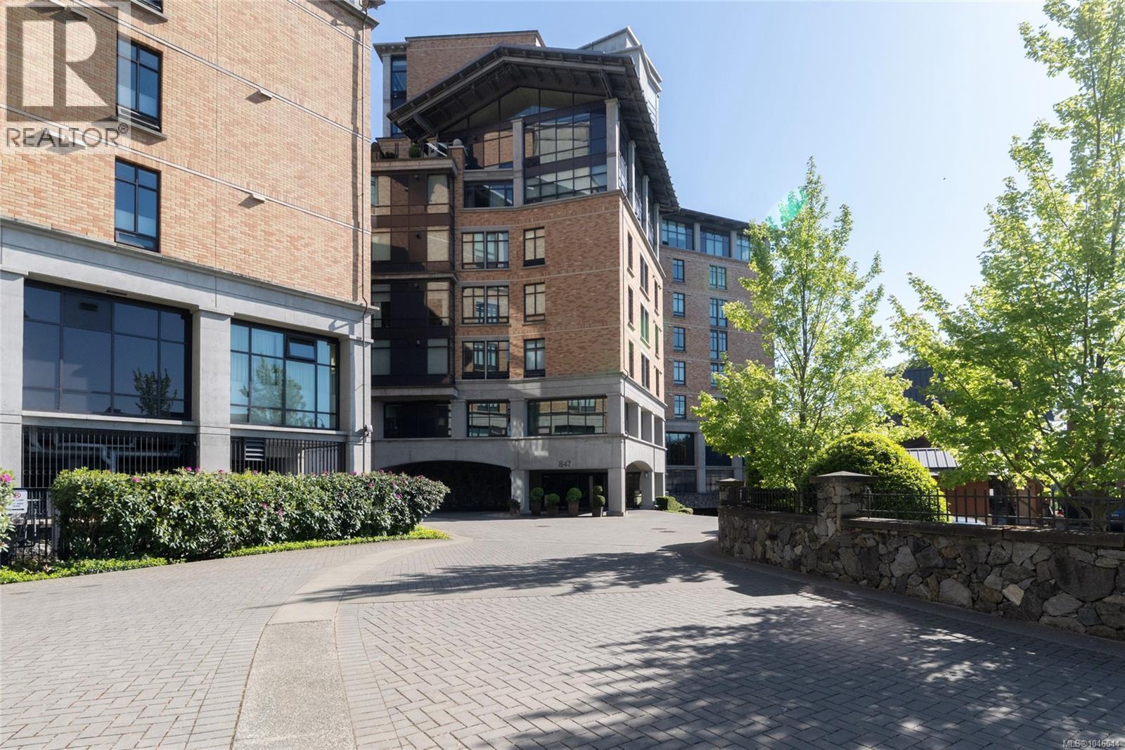 106 847 Dunsmuir Rd, Esquimalt