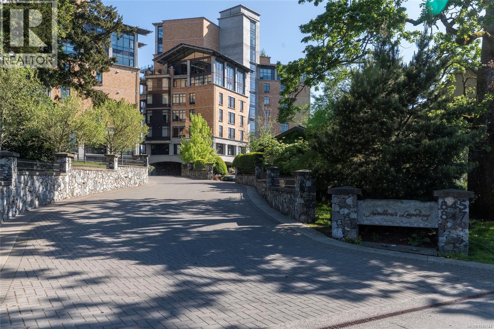 106 847 Dunsmuir Rd, Esquimalt