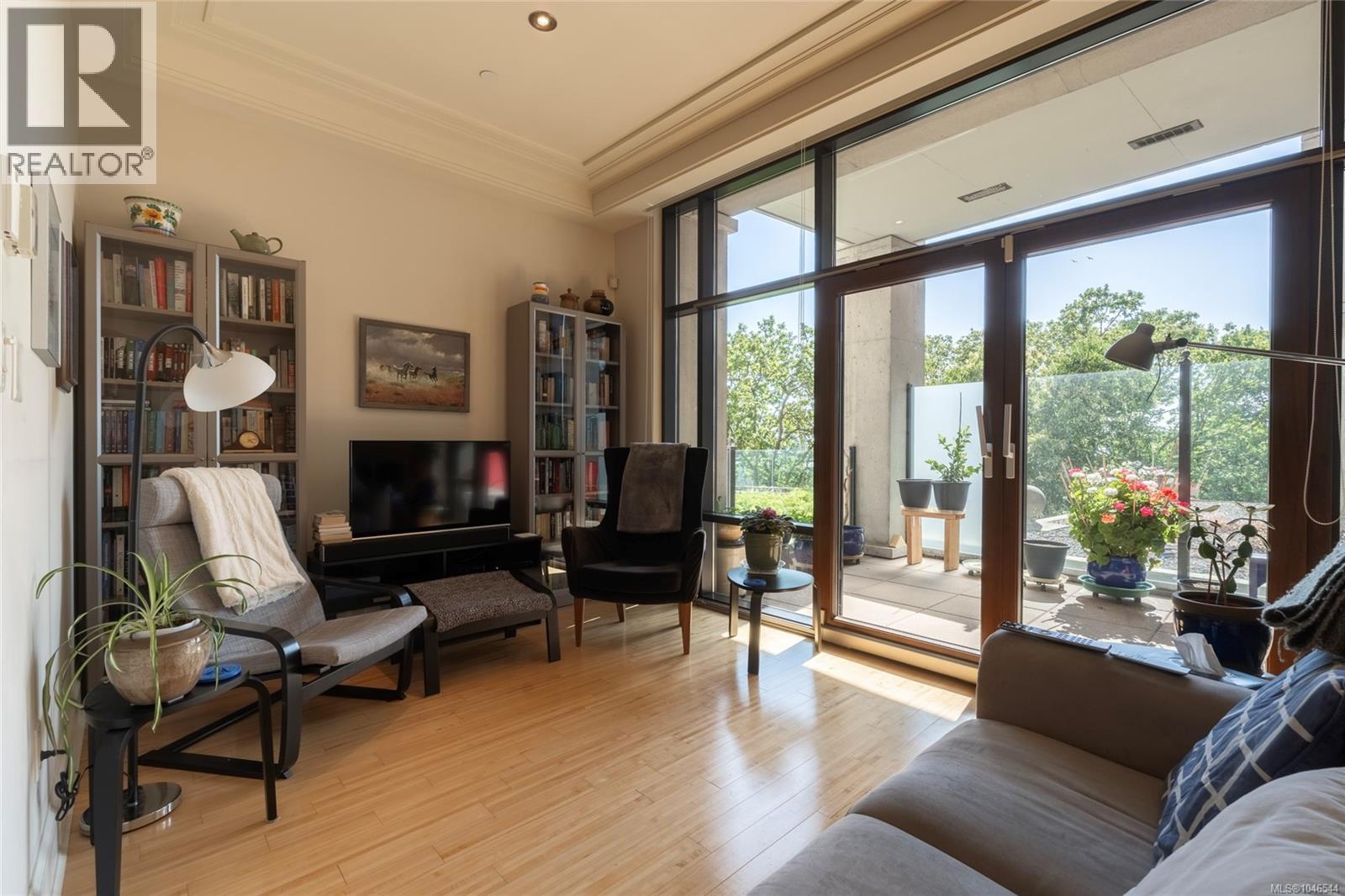 106 847 Dunsmuir Rd, Esquimalt